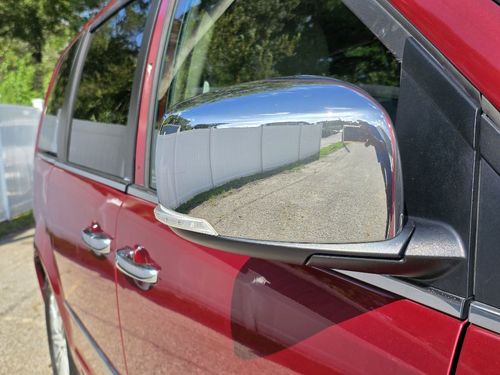2013 Chrysler Town & Country Image 14