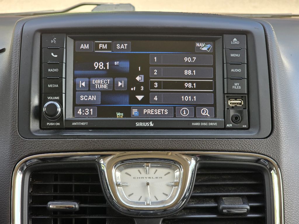 2013 Chrysler Town & Country Image 20