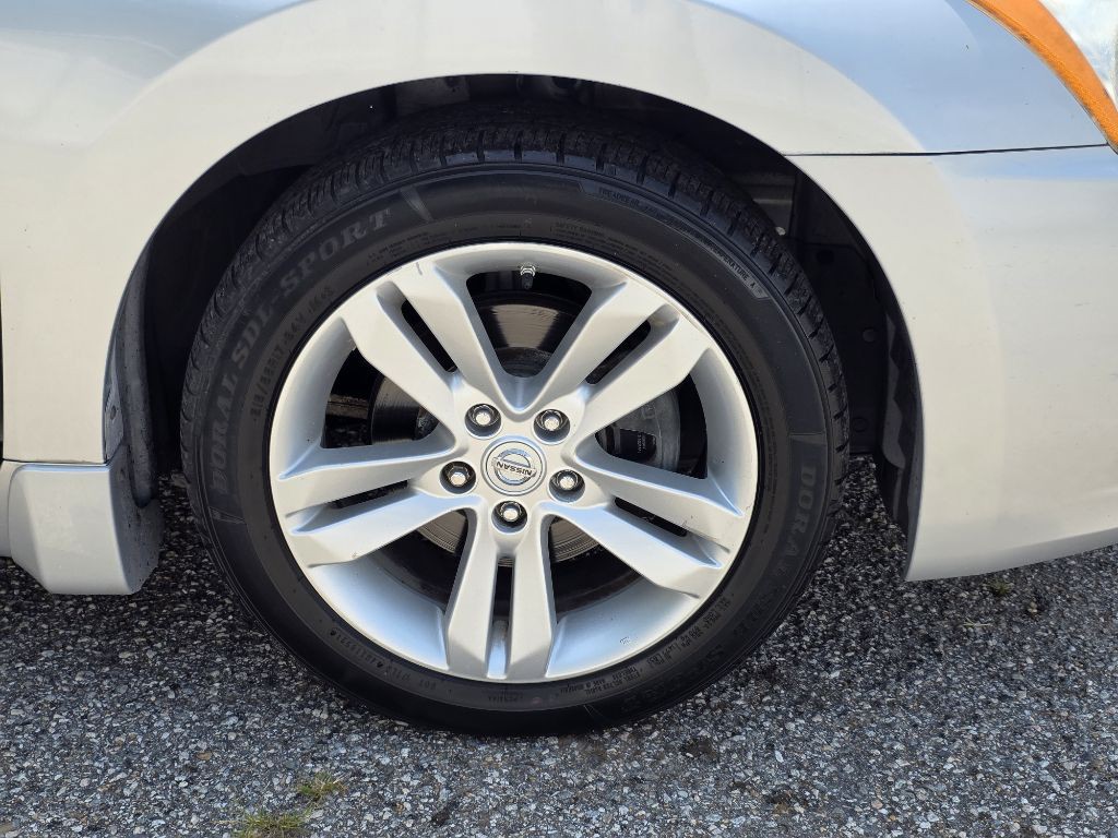 2012 Nissan Altima Image 9