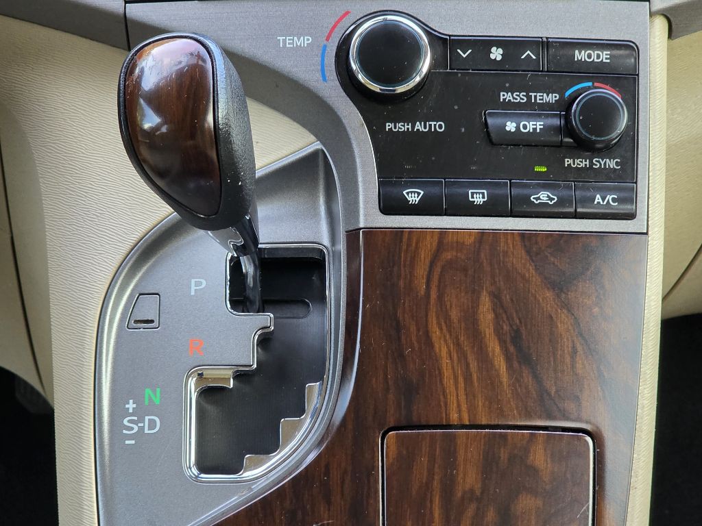 2015 Toyota Venza Image 19