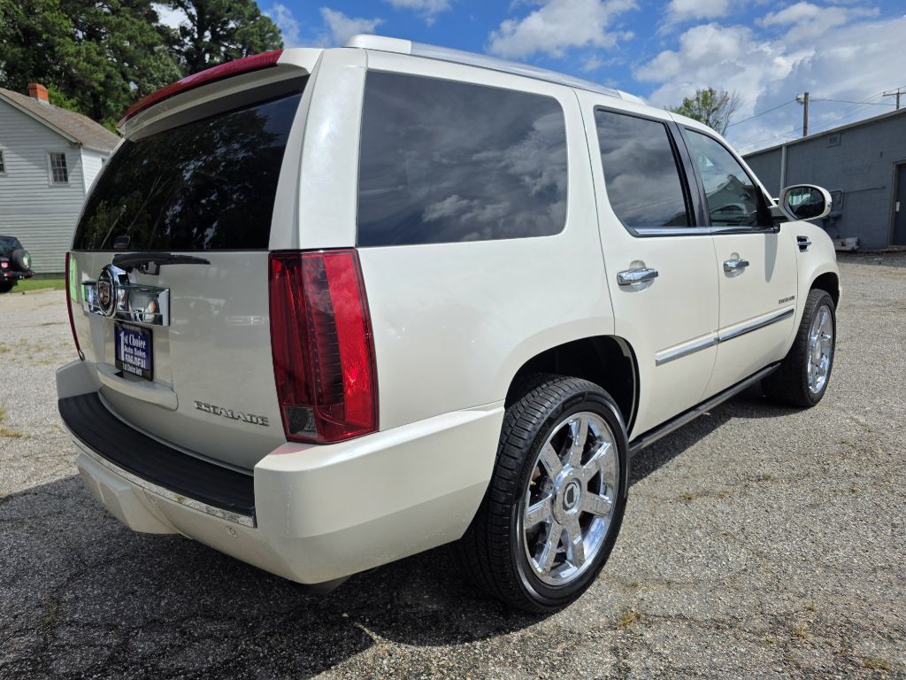 2011 Cadillac Escalade Image 4
