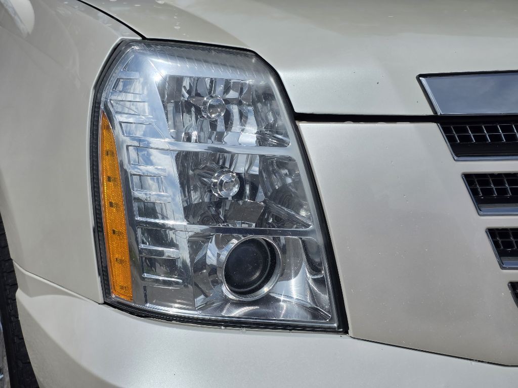 2011 Cadillac Escalade Image 9