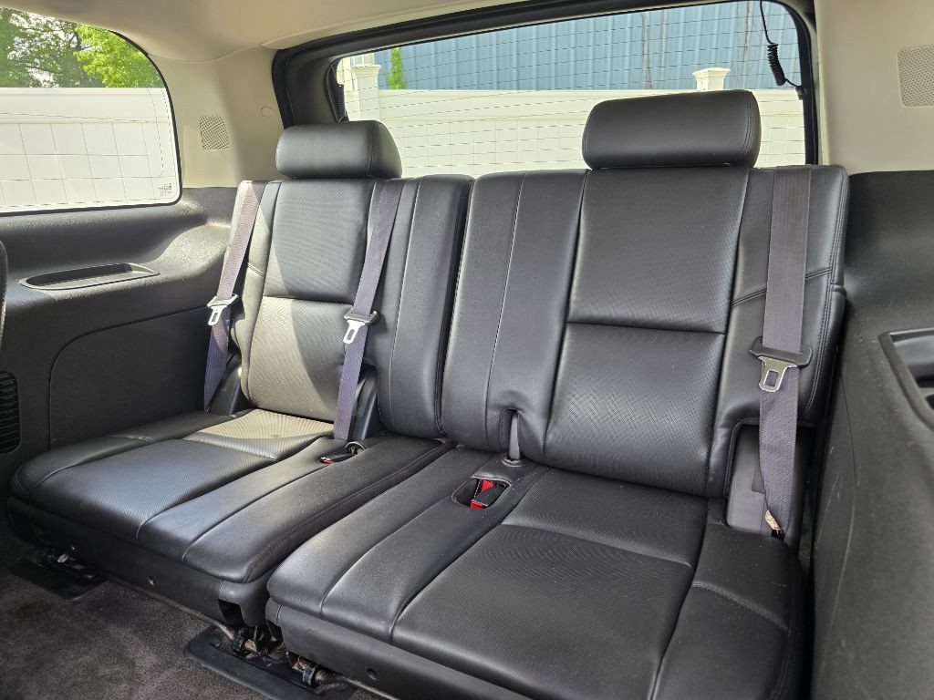 2011 Cadillac Escalade Image 13