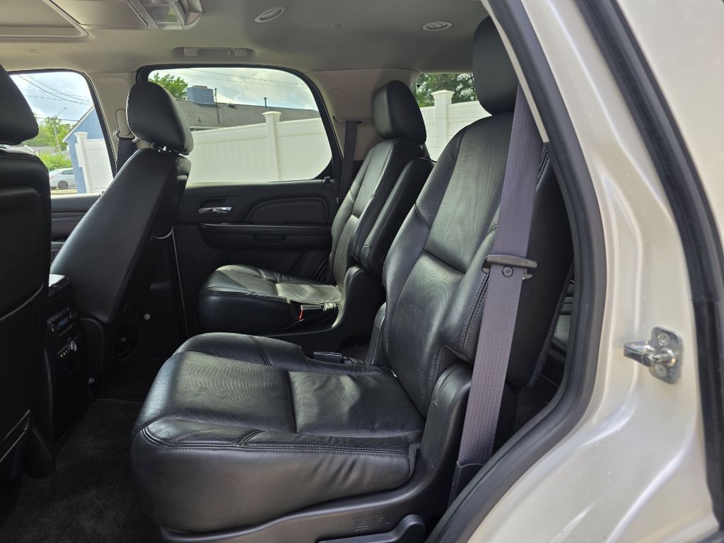 2011 Cadillac Escalade Image 14
