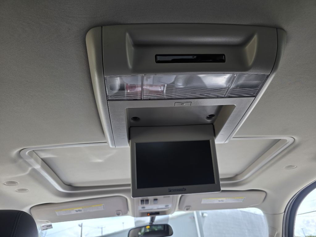 2011 Cadillac Escalade Image 15