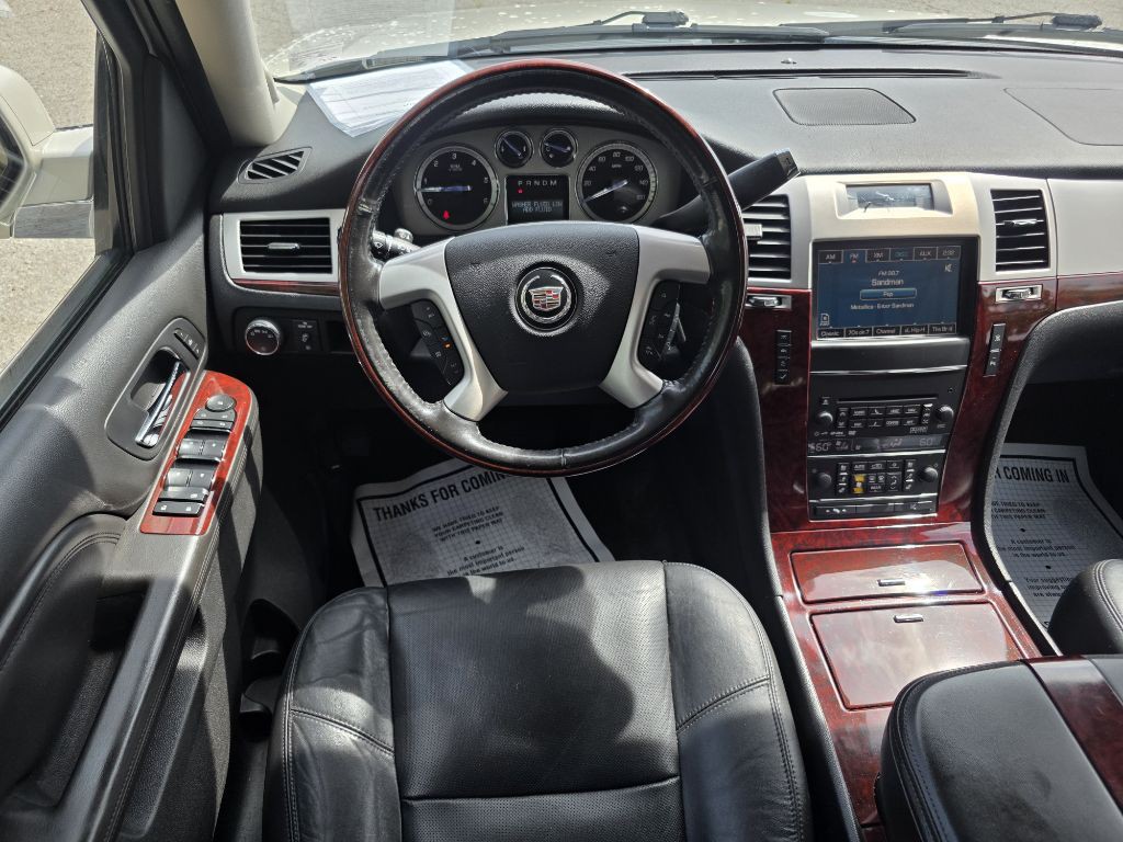 2011 Cadillac Escalade Image 17