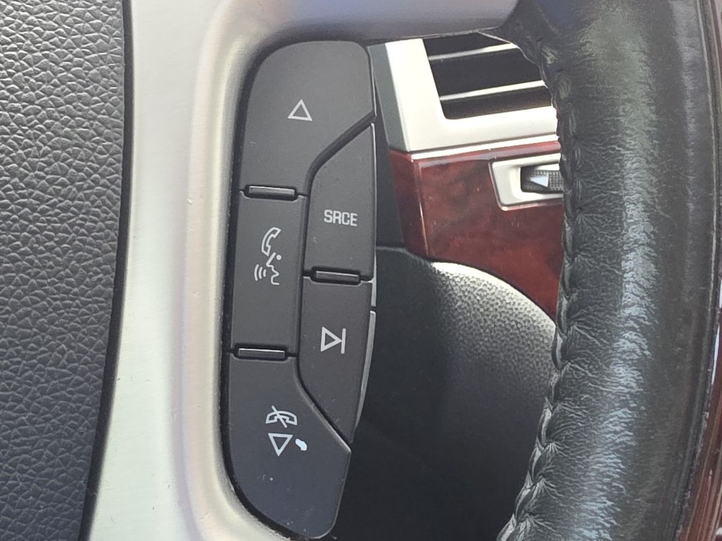 2011 Cadillac Escalade Image 26