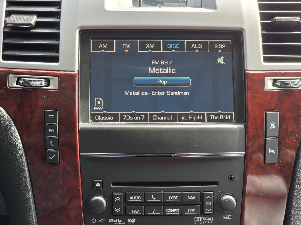 2011 Cadillac Escalade Image 28