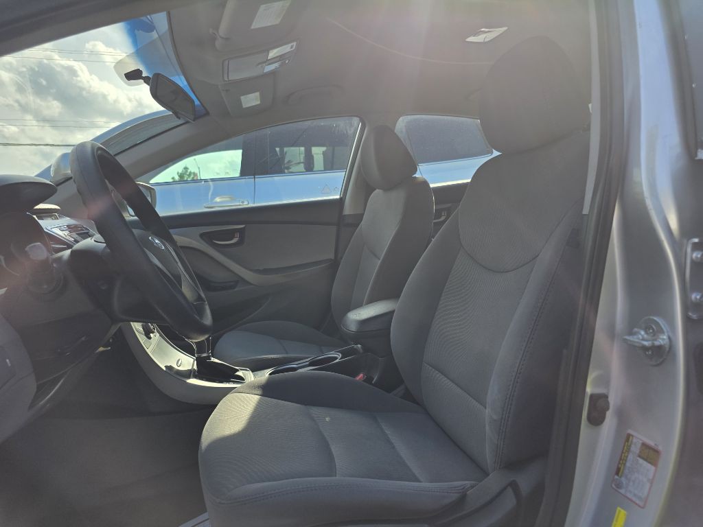 2014 Hyundai Elantra Image 19