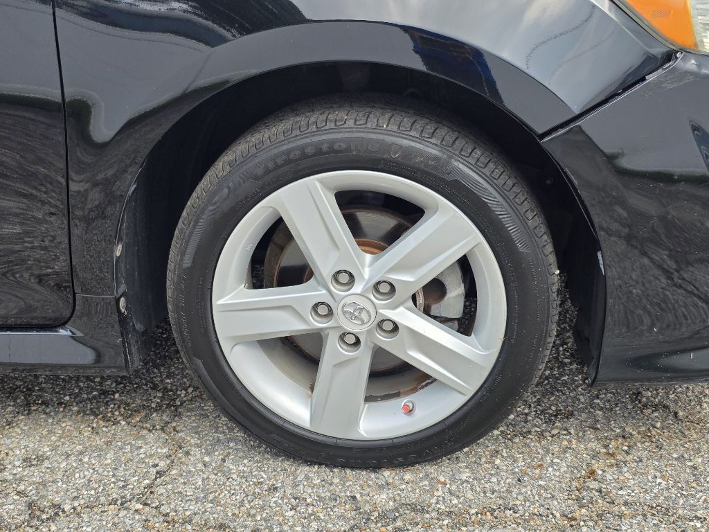 2013 Toyota Camry Image 10