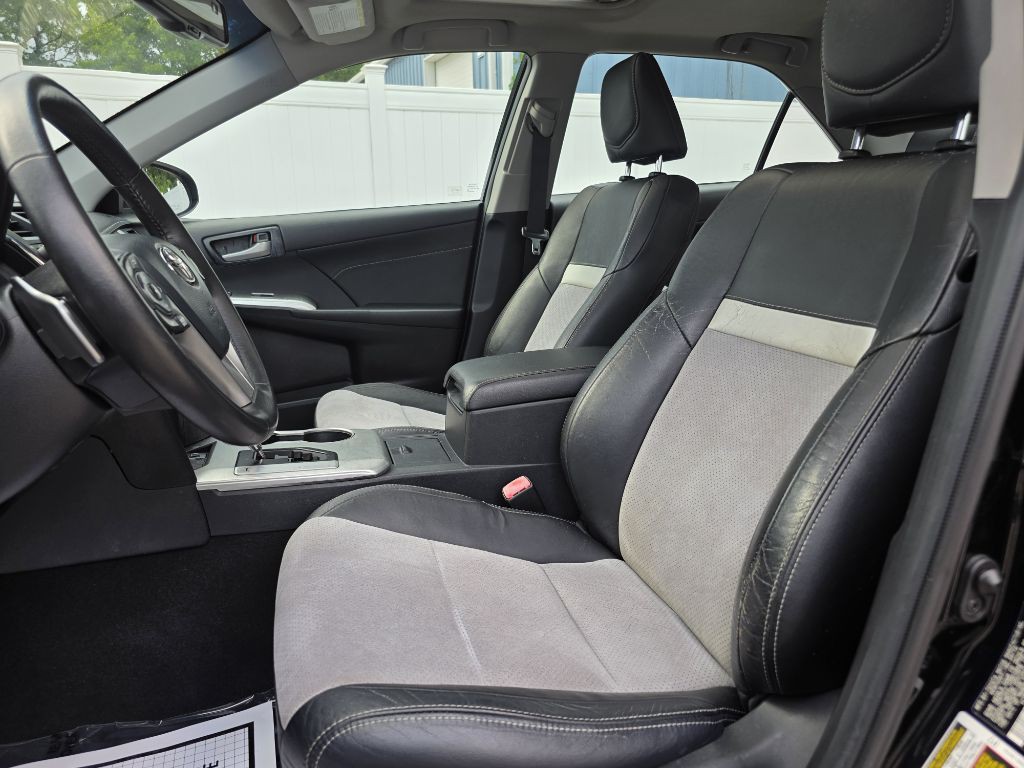 2013 Toyota Camry Image 20