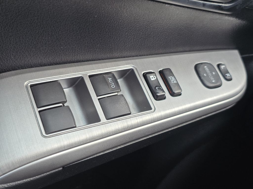 2013 Toyota Camry Image 22