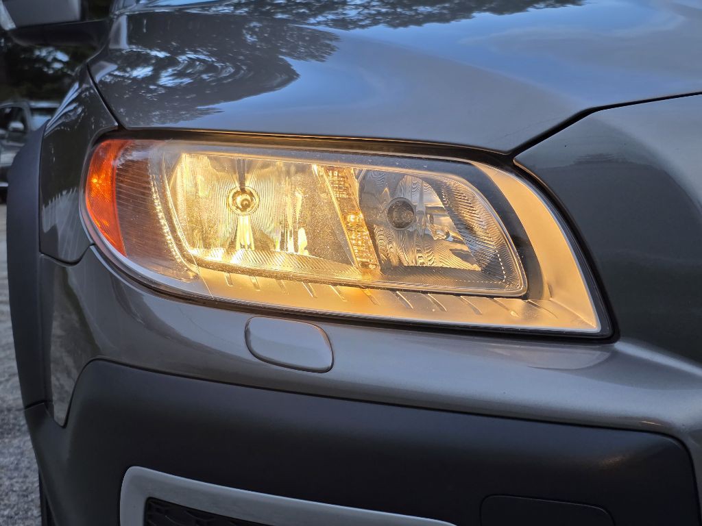 2011 Volvo XC70 Image 6