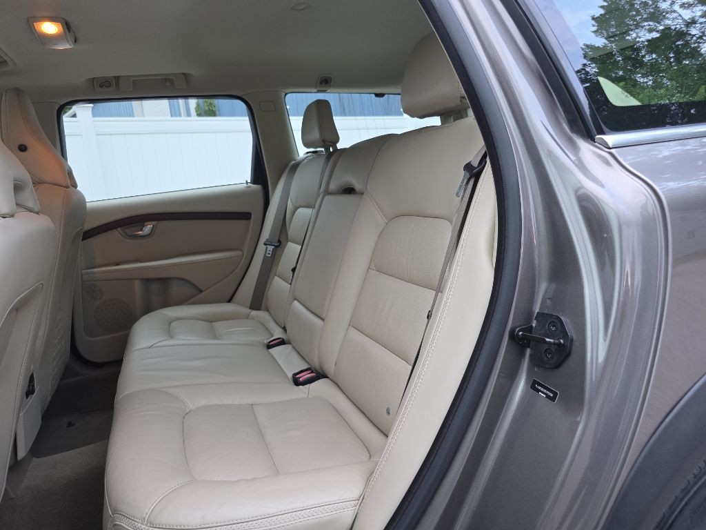 2011 Volvo XC70 Image 12