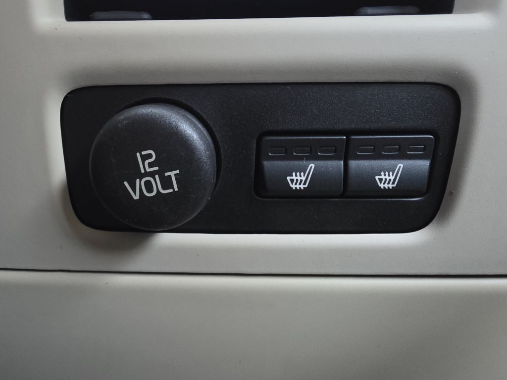 2011 Volvo XC70 Image 13