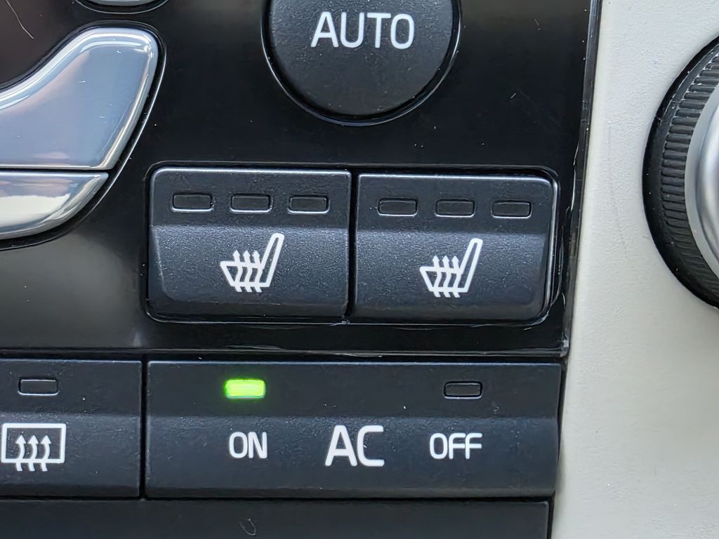 2011 Volvo XC70 Image 21