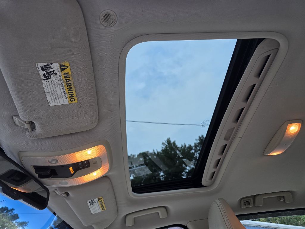 2011 Volvo XC70 Image 22