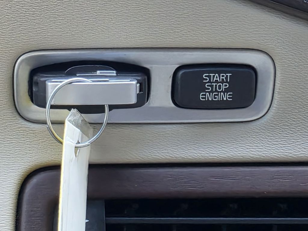 2011 Volvo XC70 Image 26