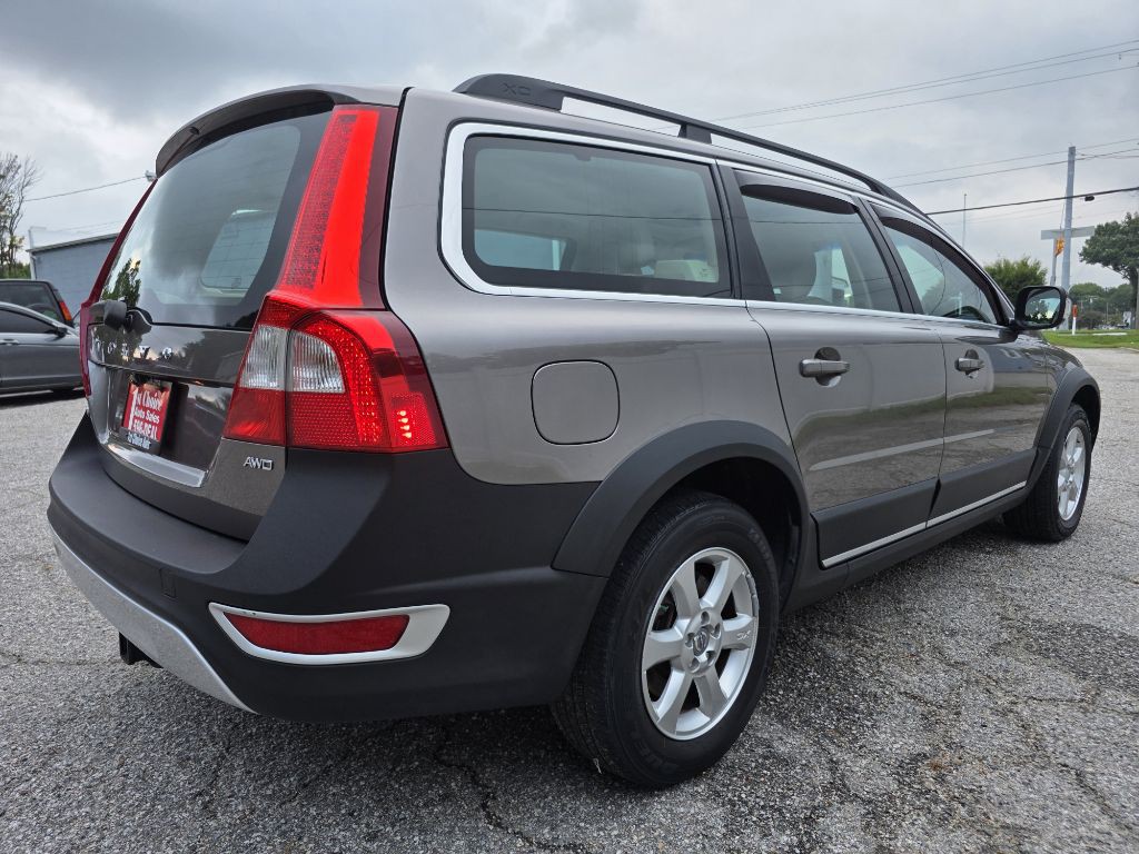 2011 Volvo XC70 Image 2