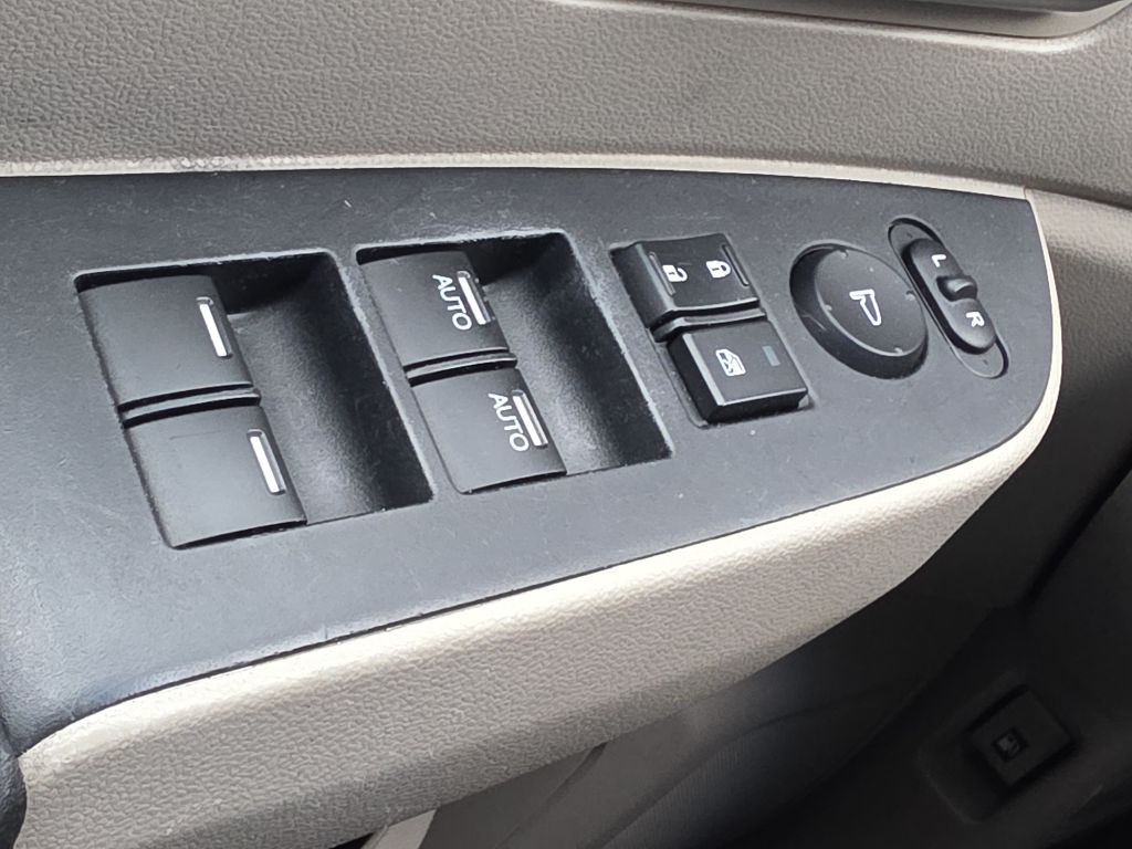 2012 Honda Odyssey Image 25