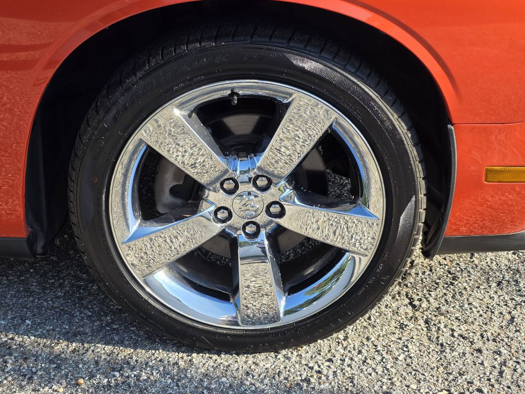 2010 Dodge Challenger Image 12