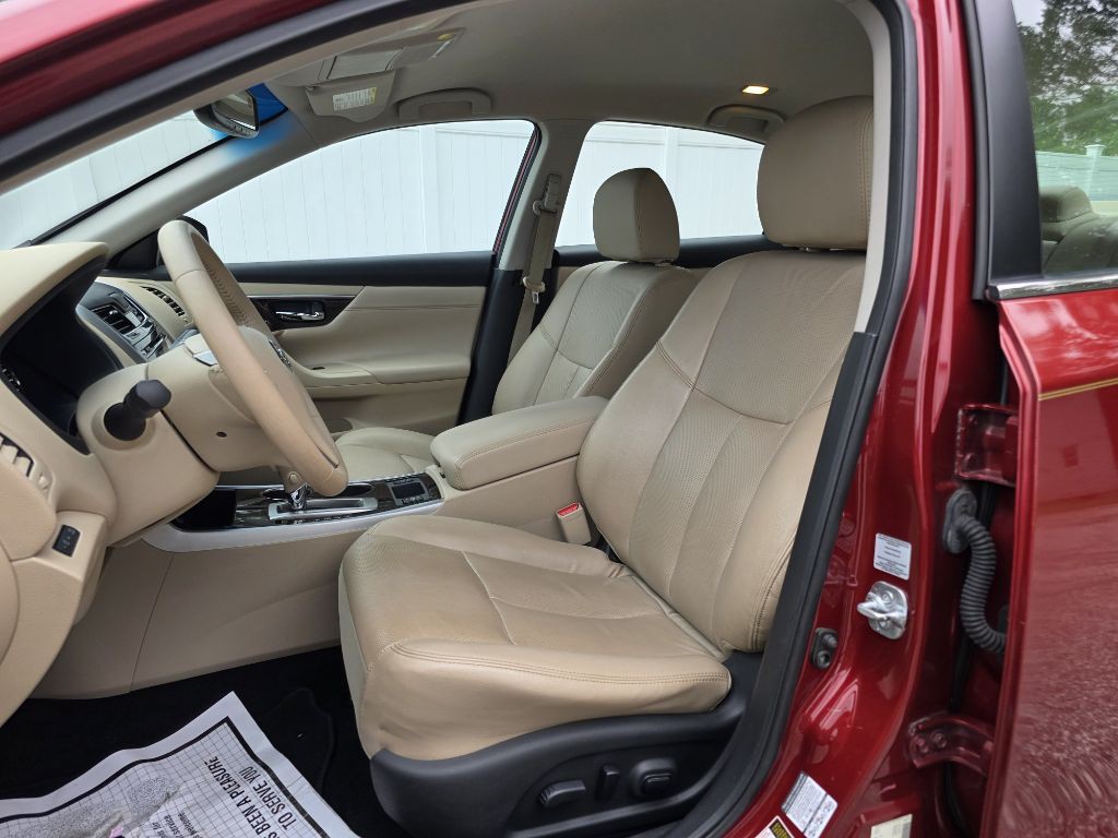 2015 Nissan Altima Image 19