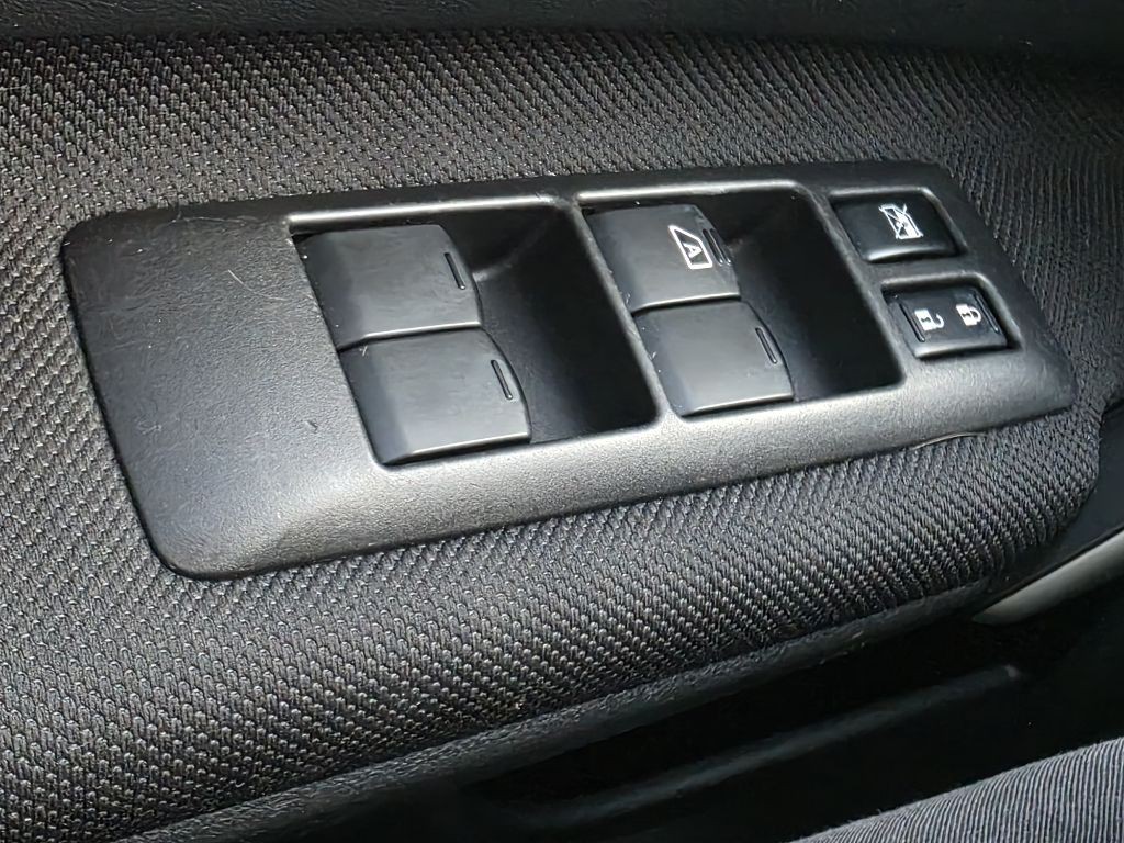 2013 Nissan Rogue Image 22