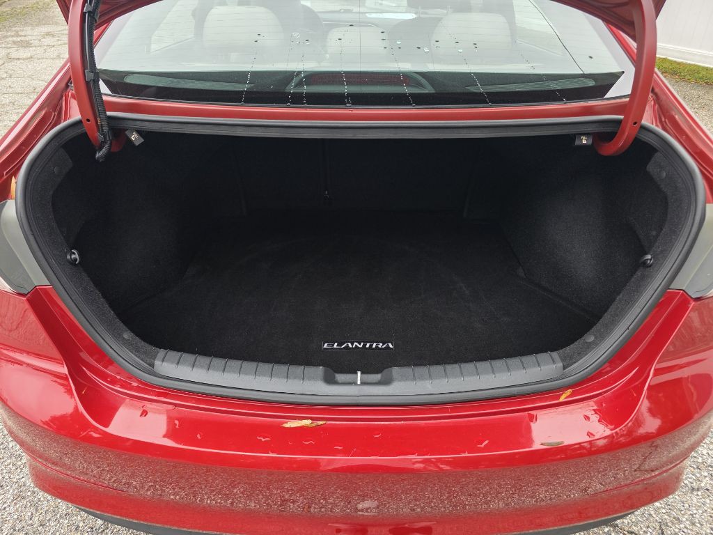 2017 Hyundai Elantra Image 12