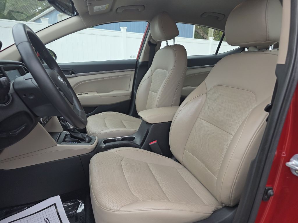 2017 Hyundai Elantra Image 18