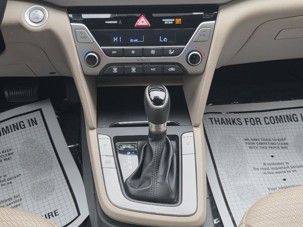 2017 Hyundai Elantra Image 19