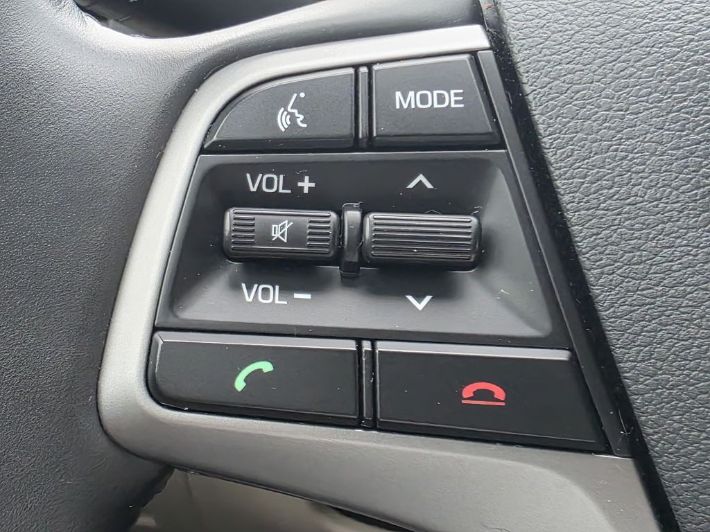2017 Hyundai Elantra Image 23
