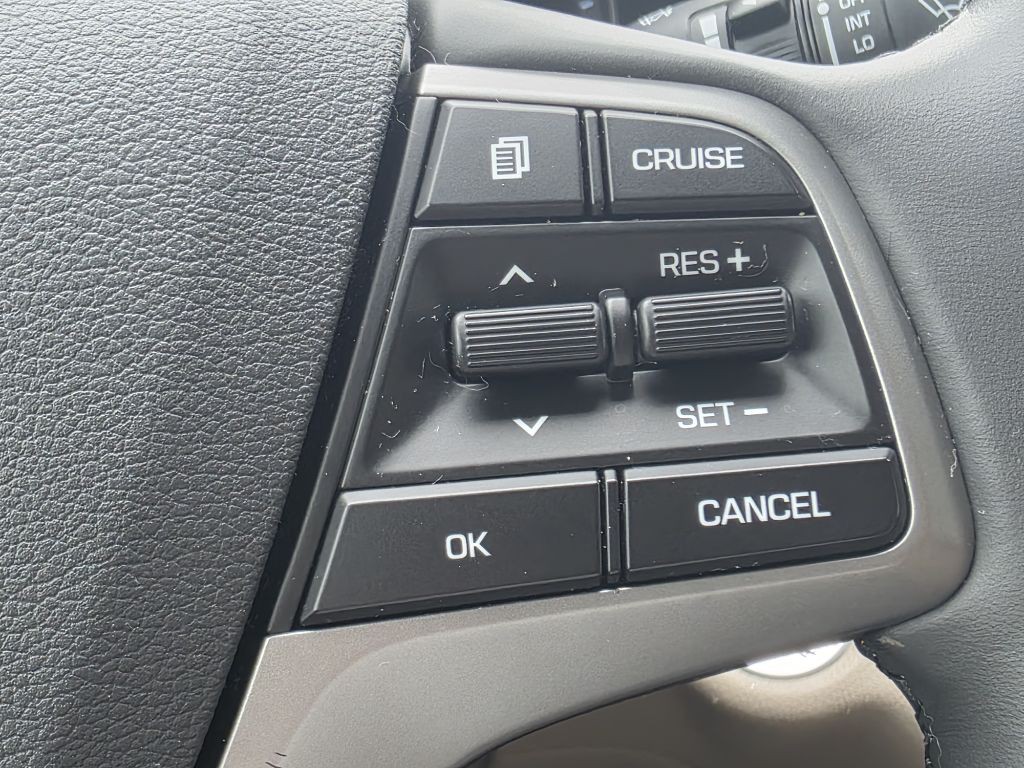 2017 Hyundai Elantra Image 25