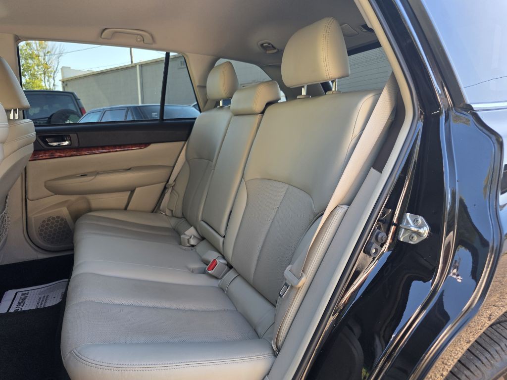 2011 Subaru Outback Image 13