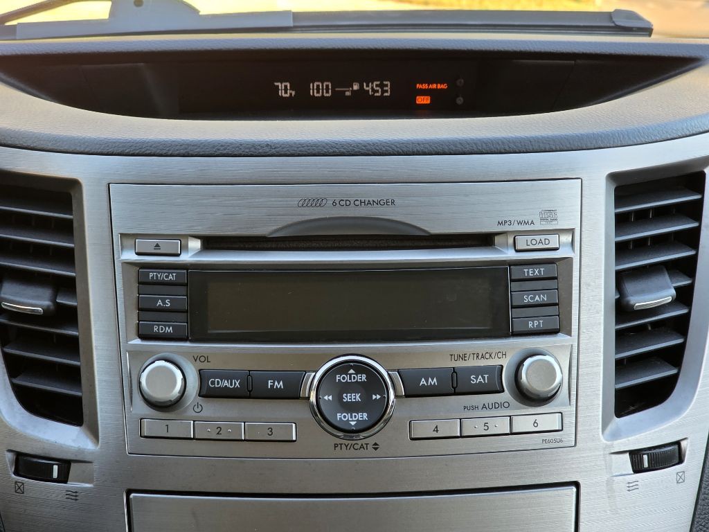 2011 Subaru Outback Image 15
