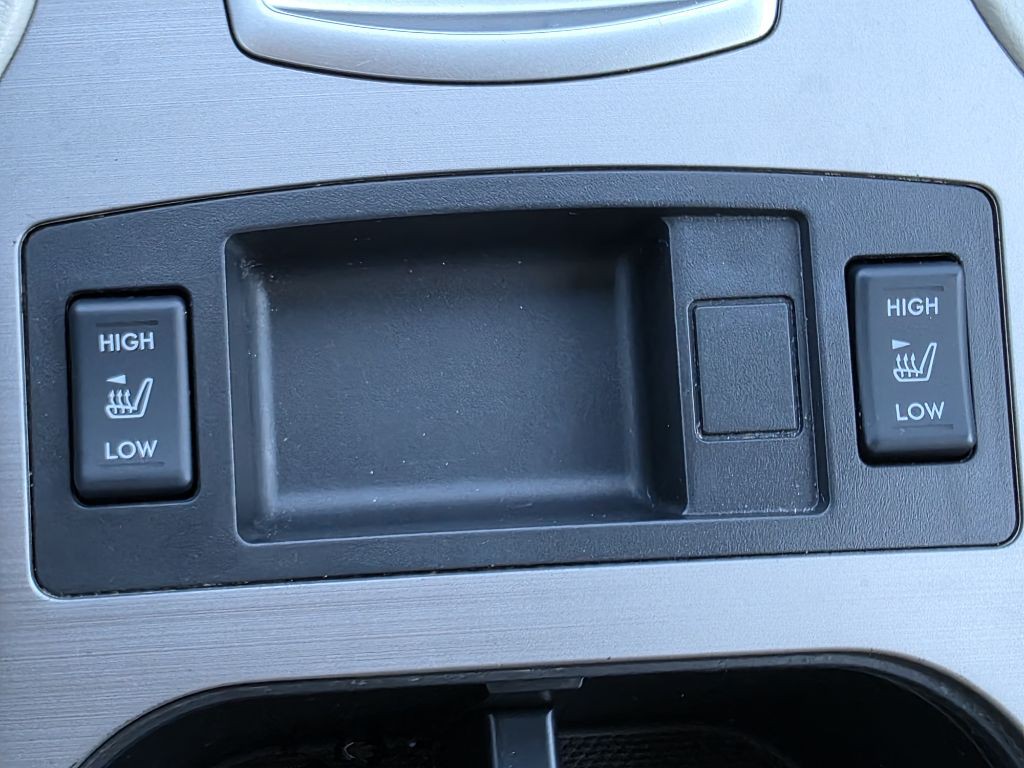 2011 Subaru Outback Image 22