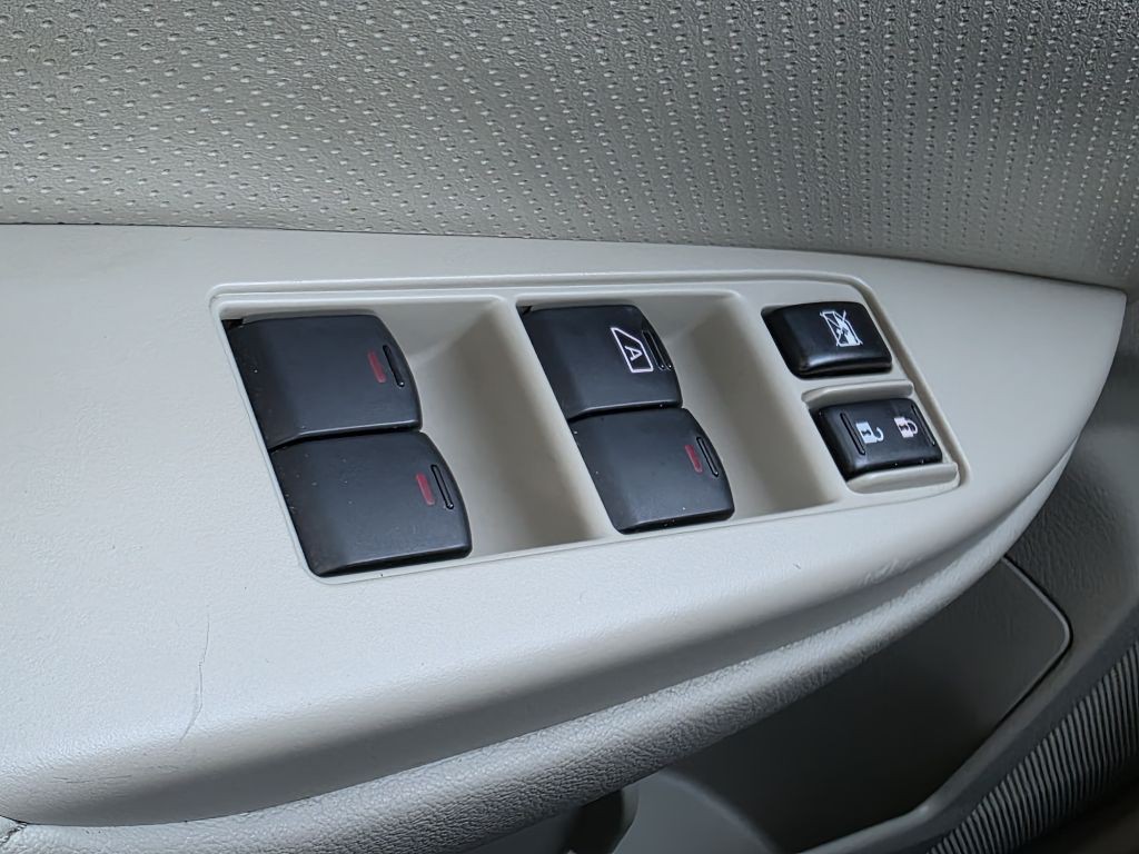 2011 Subaru Outback Image 24