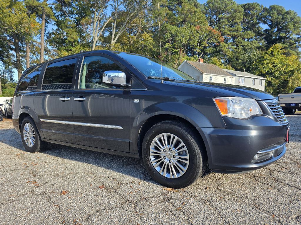 2014 Chrysler Town & Country Image 3