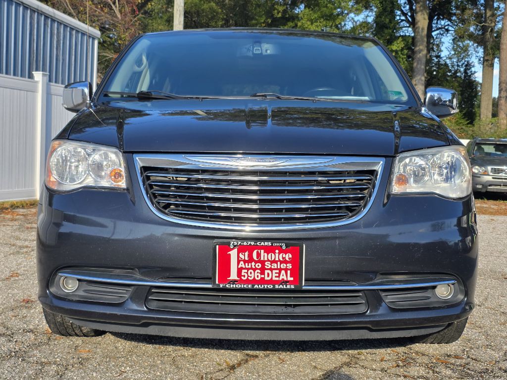 2014 Chrysler Town & Country Image 5