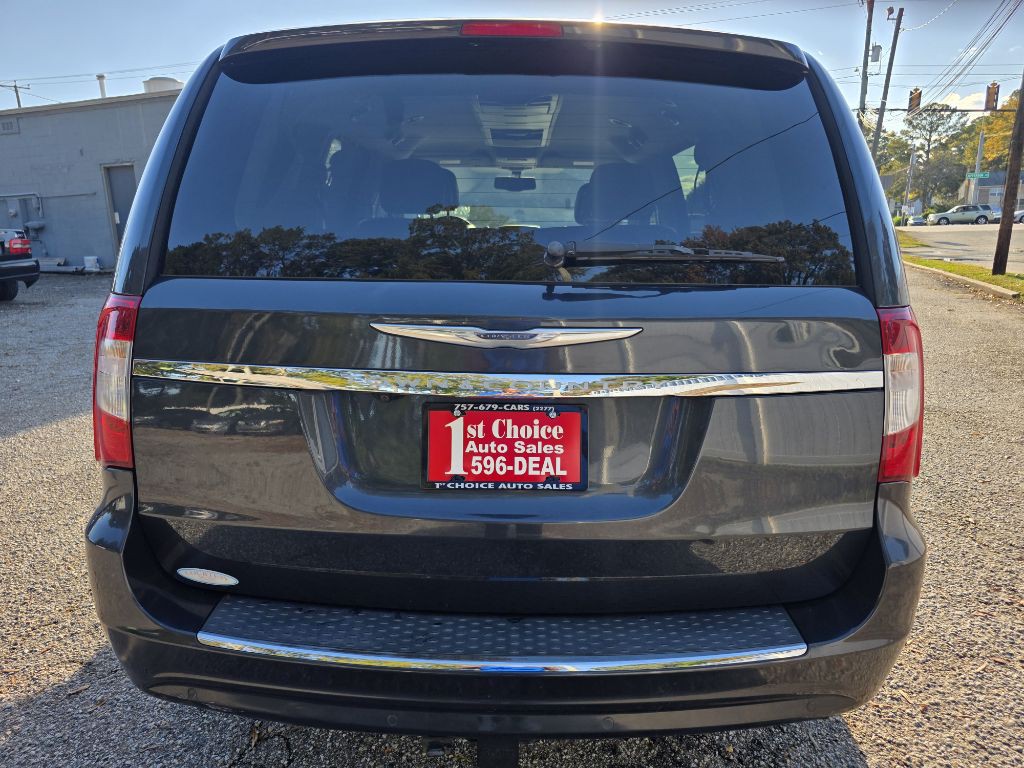 2014 Chrysler Town & Country Image 6