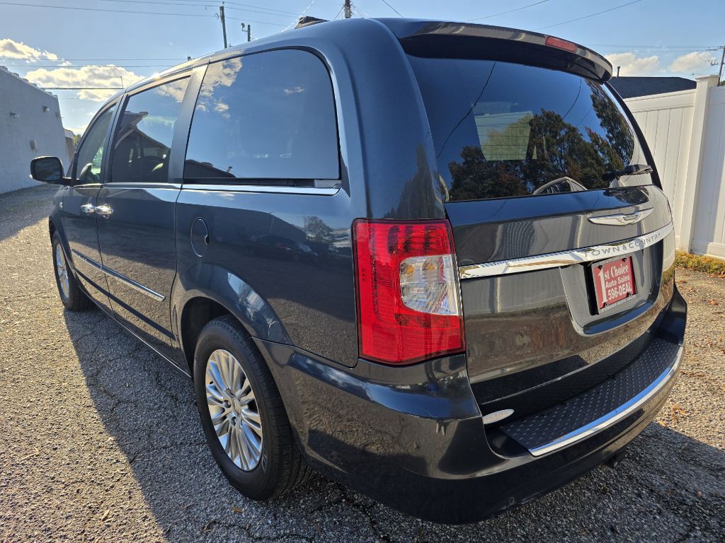 2014 Chrysler Town & Country Image 7
