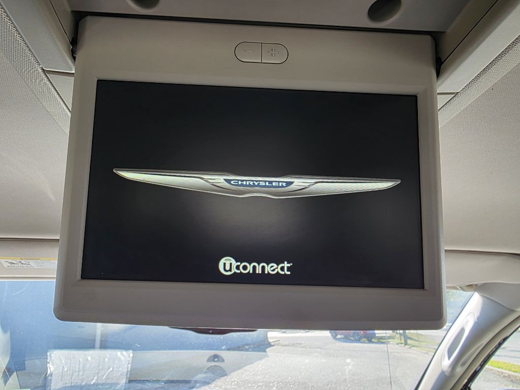 2014 Chrysler Town & Country Image 15