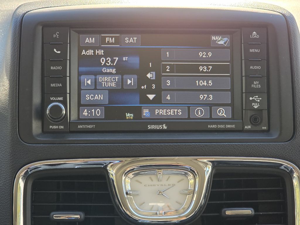 2014 Chrysler Town & Country Image 18