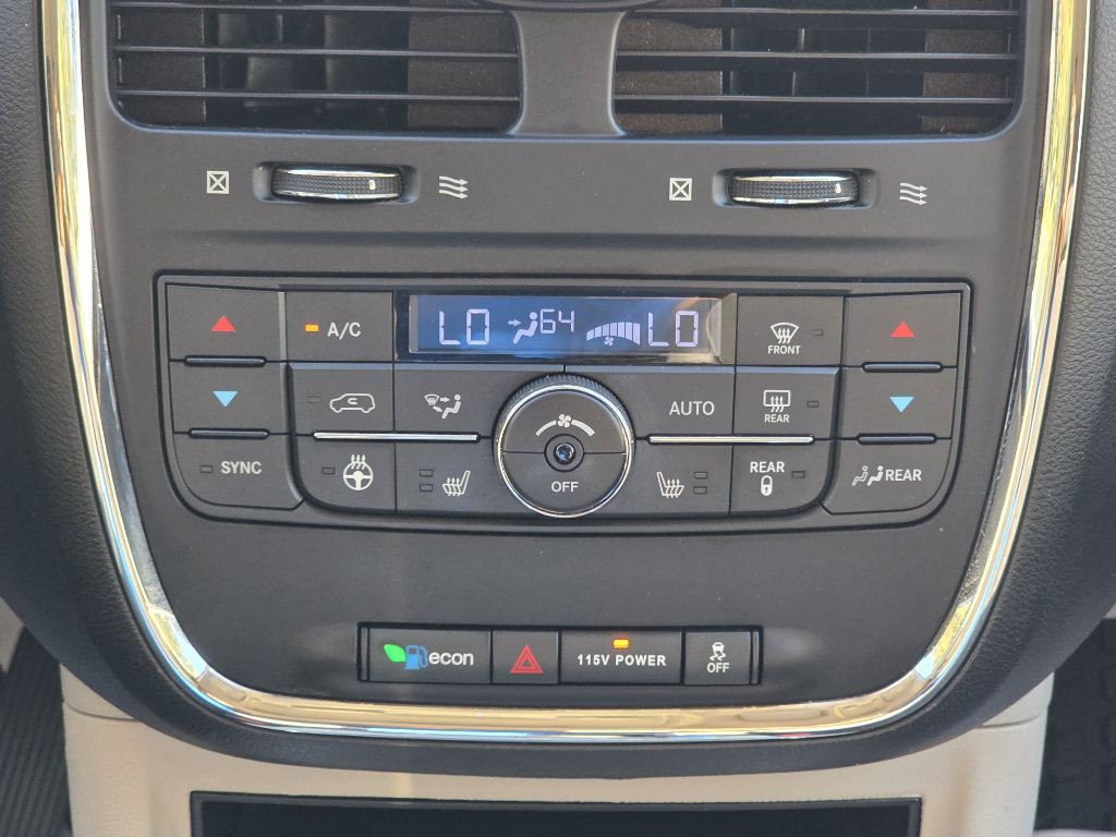 2014 Chrysler Town & Country Image 20