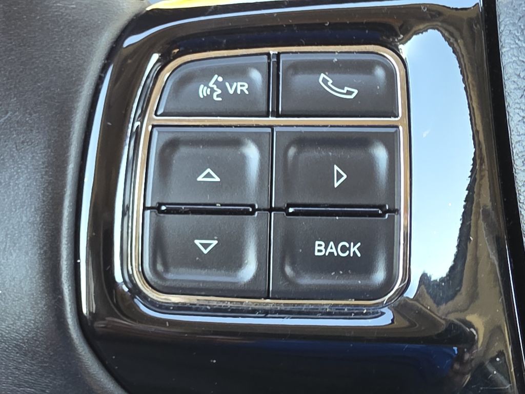 2014 Chrysler Town & Country Image 26