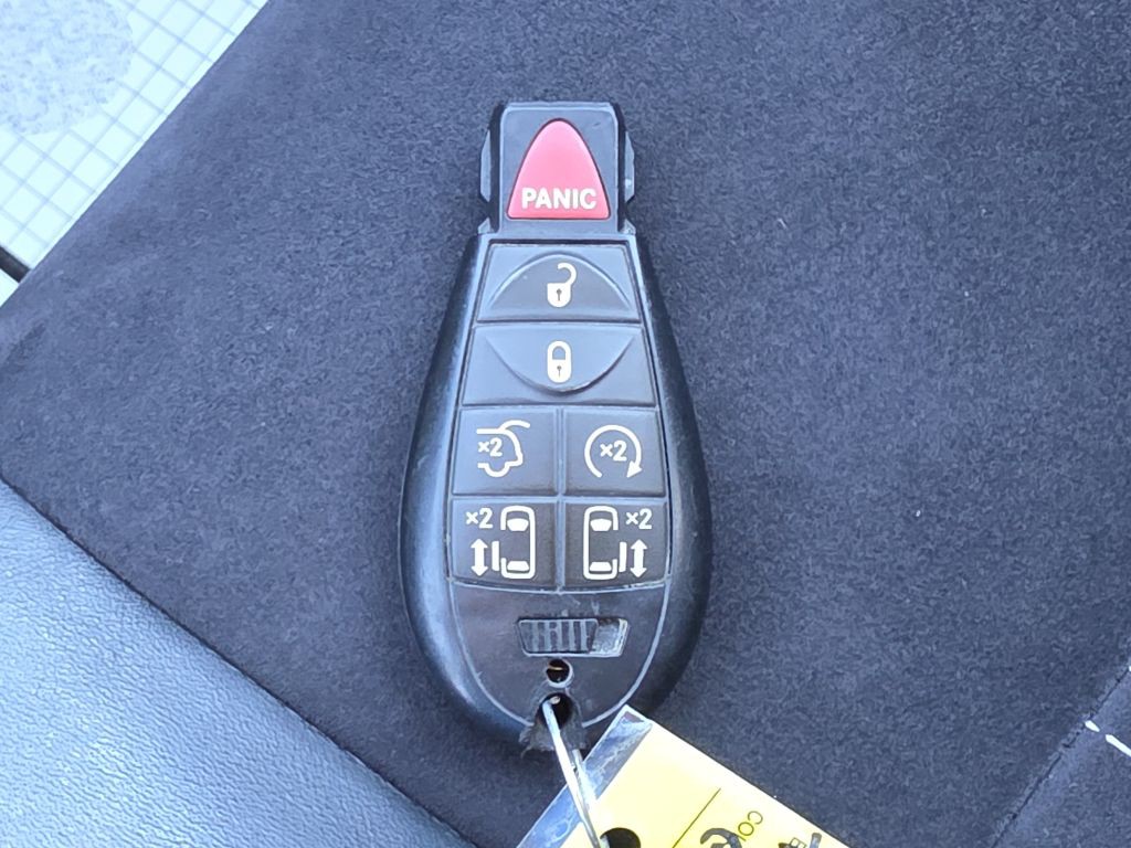 2014 Chrysler Town & Country Image 29