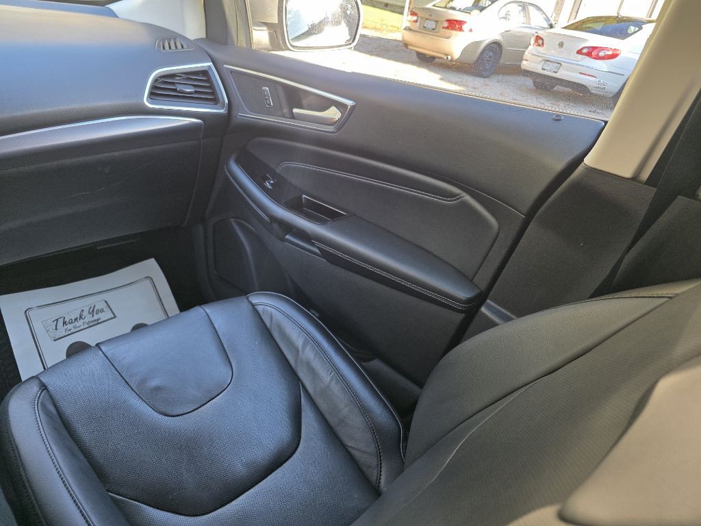 2017 Ford Edge Image 16