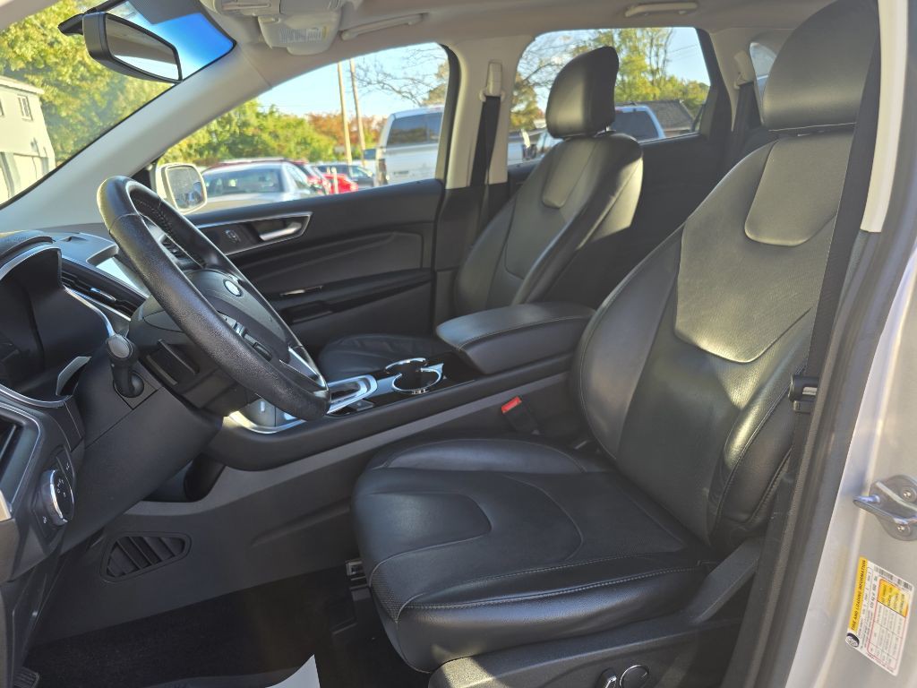 2017 Ford Edge Image 19