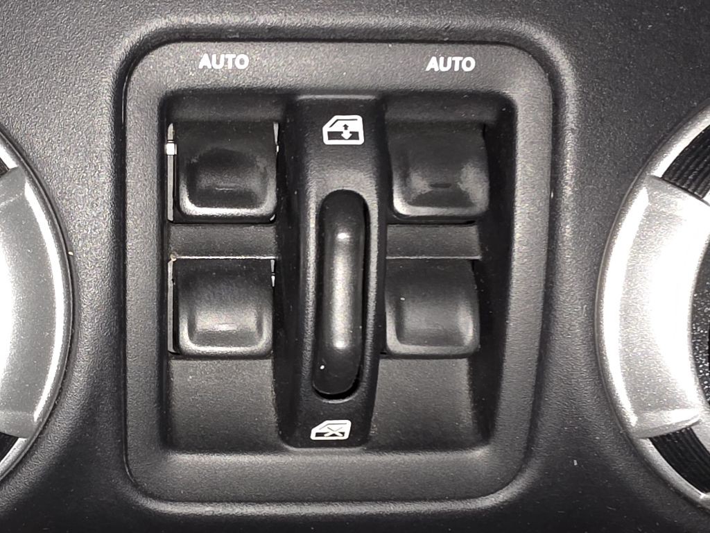 2012 Jeep Wrangler Unlimited Image 17