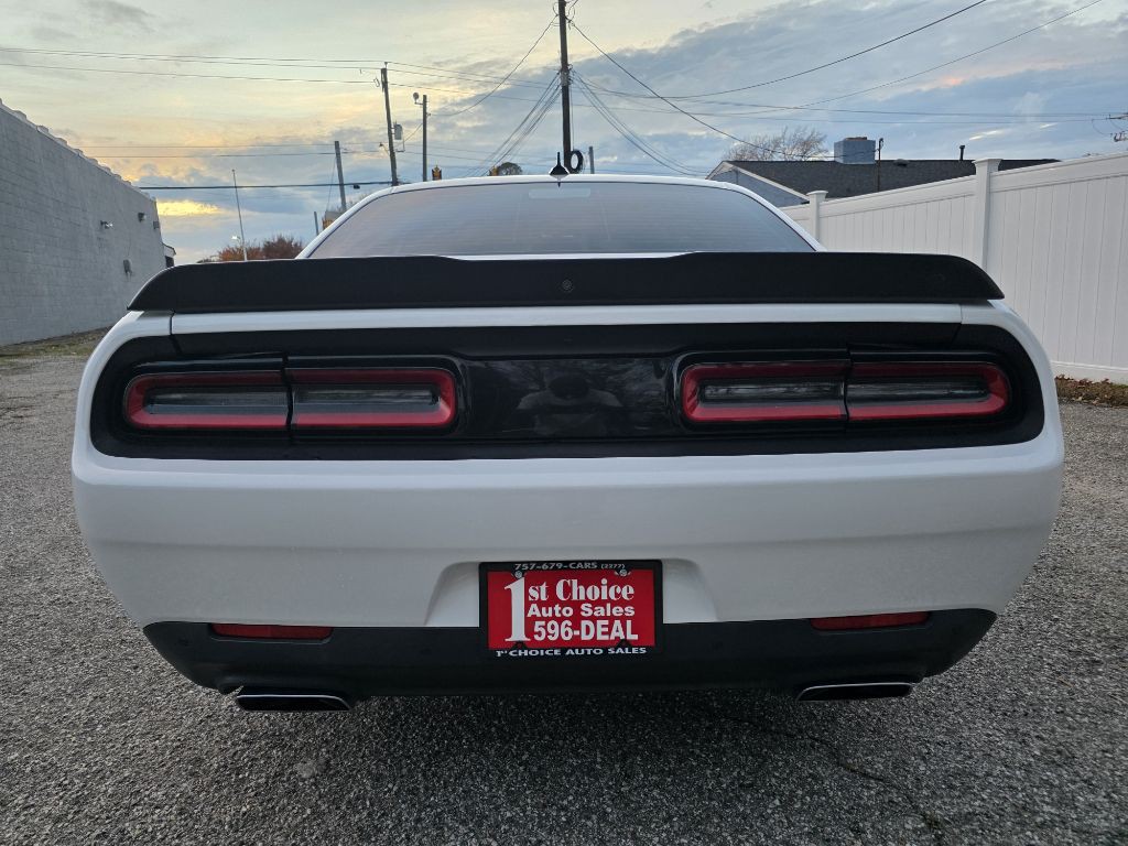 2015 Dodge Challenger Image 8