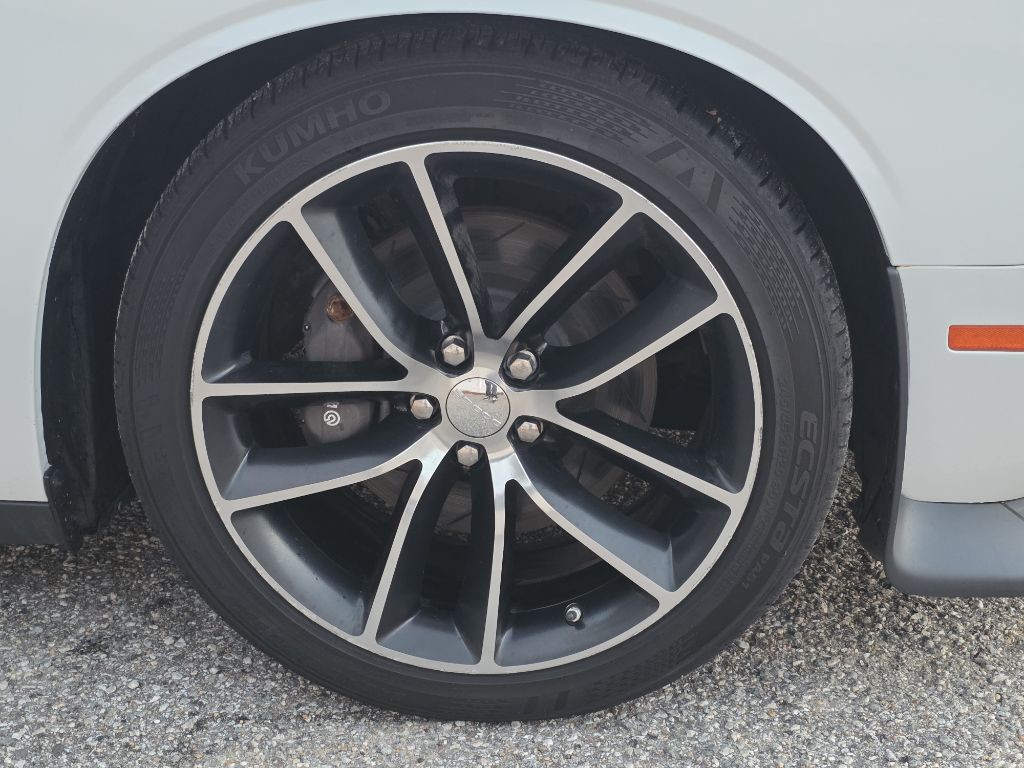 2015 Dodge Challenger Image 11